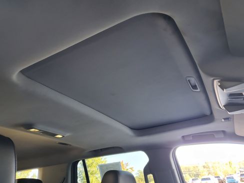 Used 2015 Cadillac Escalade Luxury image 32