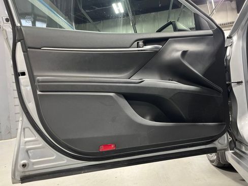 Used 2020 Toyota Camry SE FWD image 10