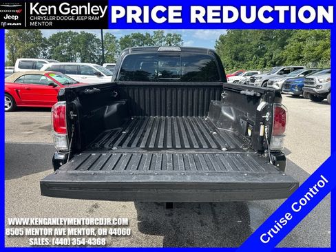 Used 2021 Toyota Tacoma TRD Off-Road w/ TRD Premium Off Road Package AWD/4WD image 10