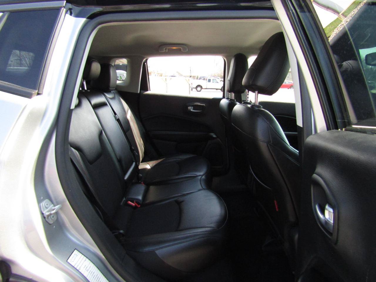 Used 2020 Jeep Compass Trailhawk AWD/4WD image 22