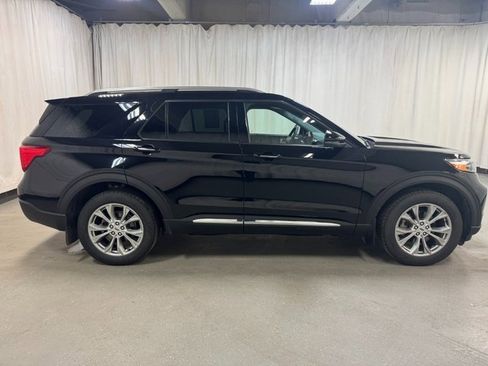 Used 2023 Ford Explorer Limited w/ Limited Technology Package image 3
