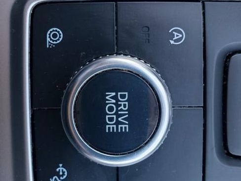 Used 2020 Ford Explorer XLT w/ Equipment Group 202A AWD/4WD image 20