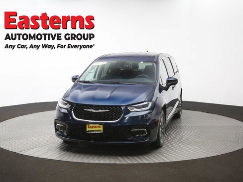 Used 2023 Chrysler Pacifica Touring-L FWD image 56