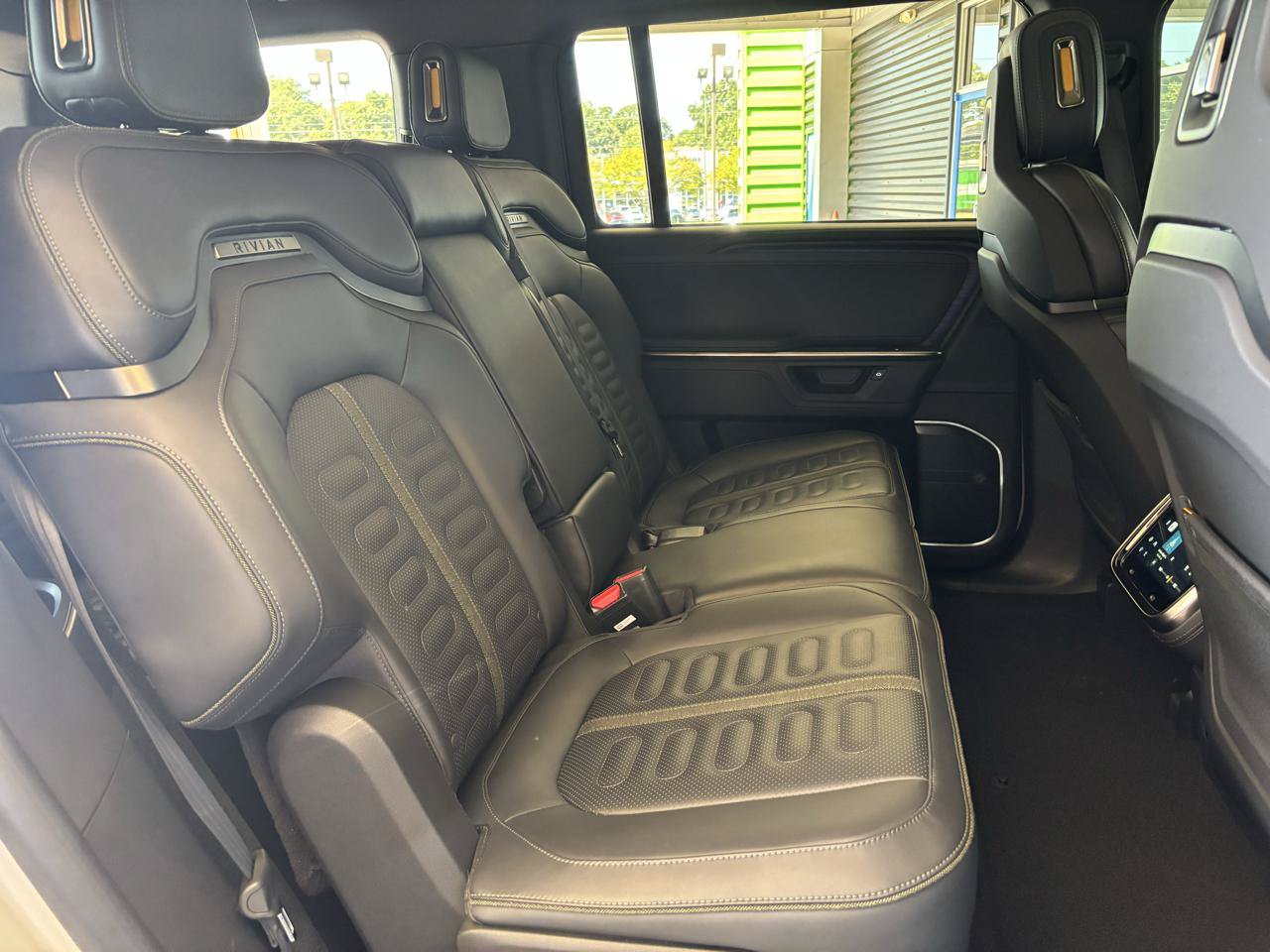 Used 2025 Rivian R1S Adventure Dual AWD/4WD image 22