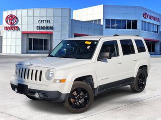 Used 2012 Jeep Patriot Latitude w/ Altitude Pkg video 1