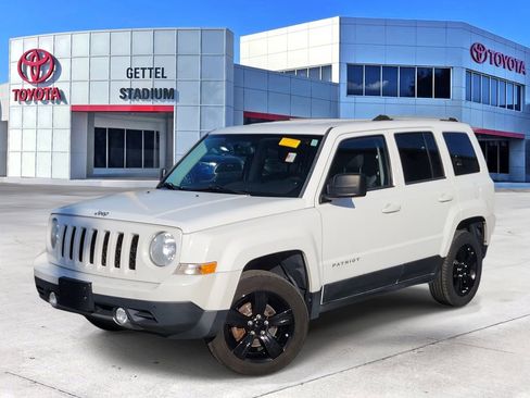 Used 2012 Jeep Patriot Latitude w/ Altitude Pkg image 1