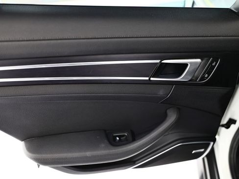 Used 2022 Porsche Panamera image 24