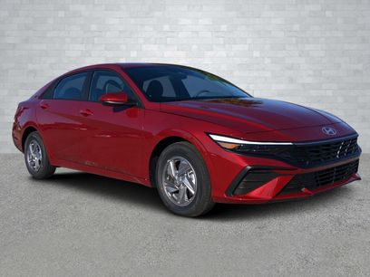New 2025 Hyundai Elantra SE