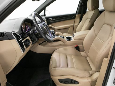 Certified 2023 Porsche Cayenne AWD/4WD image 22