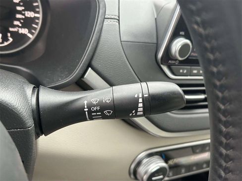 Used 2020 Nissan Altima 2.5 SV image 25