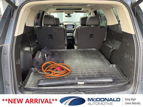 Used 2021 GMC Acadia Denali w/ Denali Ultimate Package AWD/4WD image 14