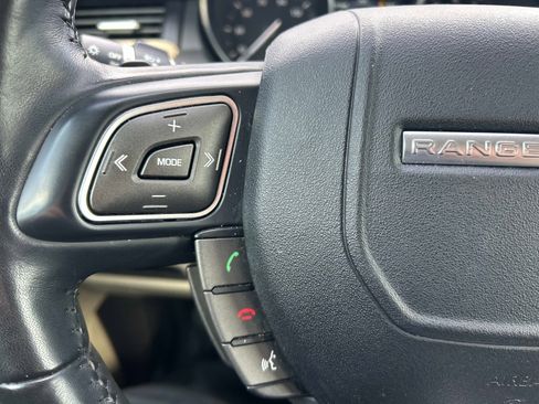 Used 2018 Land Rover Range Rover Evoque SE image 24