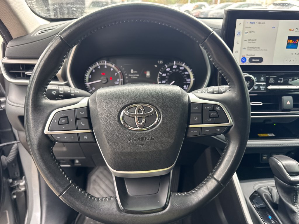 Used 2025 Toyota Highlander XLE FWD image 20