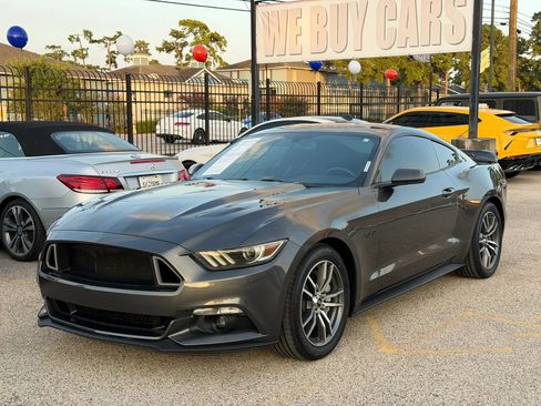 Used 2017 Ford Mustang GT RWD image 6