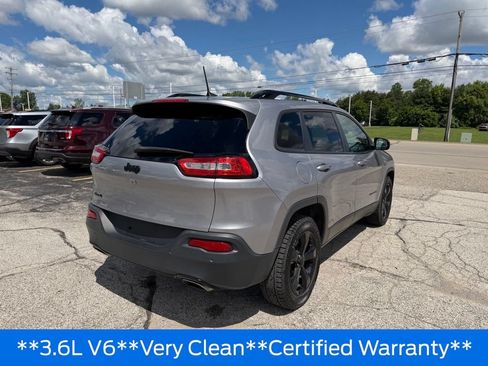 Used 2018 Jeep Cherokee Limited w/ Luxury Group AWD/4WD image 16
