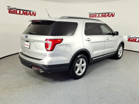 Used 2018 Ford Explorer XLT w/ Equipment Group 201A FWD image 5