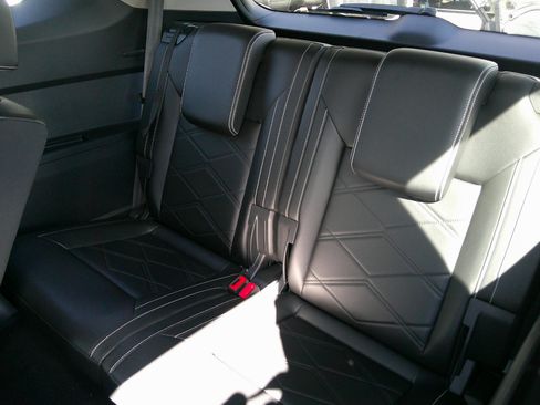 Used 2024 Volkswagen Atlas SE image 14