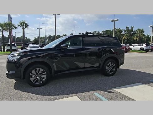 Used 2024 Nissan Pathfinder SV w/ SV Premium Package FWD image 22