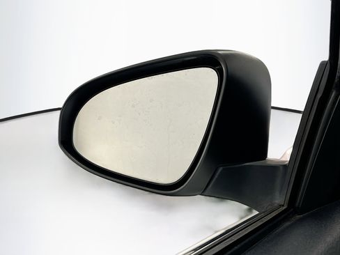 Used 2016 Toyota Camry XSE image 16