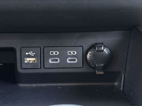 Used 2023 Toyota Highlander XLE FWD image 23