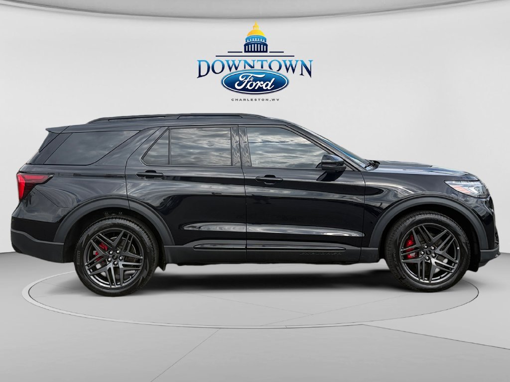 Used 2025 Ford Explorer ST AWD/4WD image 2