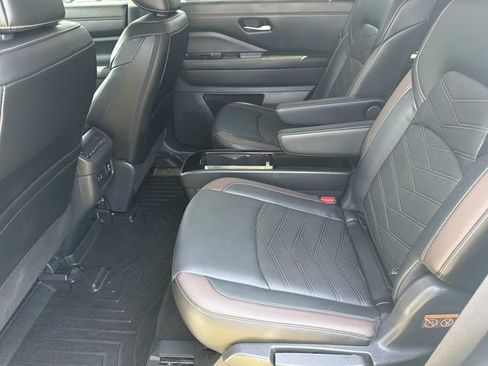 Used 2024 Nissan Pathfinder Platinum FWD image 25