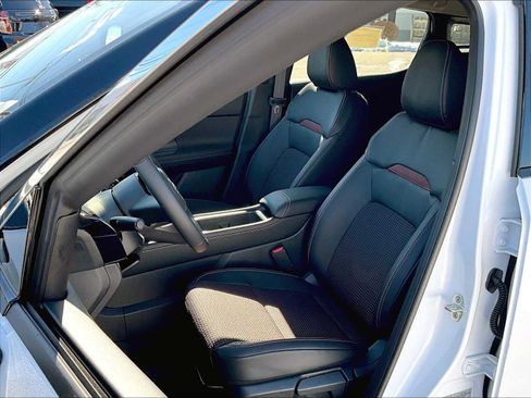 New 2025 Nissan Kicks SR image 11