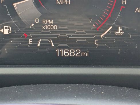 Used 2025 GMC Acadia Elevation image 30