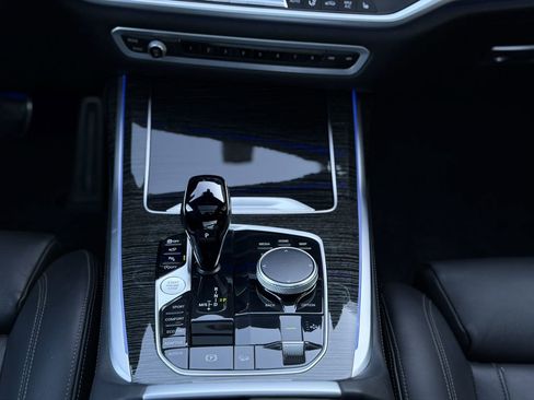 Used 2022 BMW X7 M50i AWD/4WD image 33