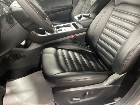 Used 2022 Ford Edge SEL w/ Convenience Package image 9