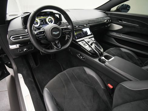 Used 2025 Aston Martin V8 Vantage Coupe image 12