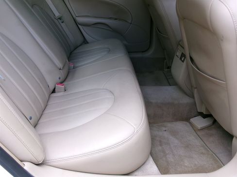 Used 2007 Buick Lucerne CXL w/ Luxury Package FWD image 28