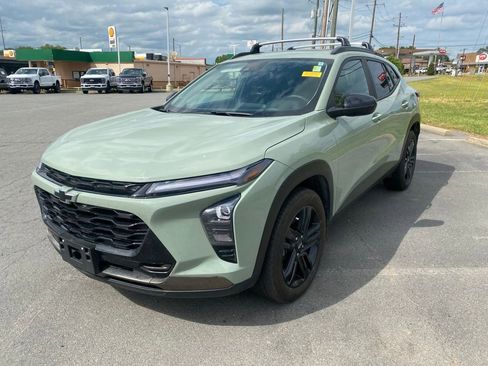 Used 2024 Chevrolet Trax ACTIV w/ Sunroof Package image 3