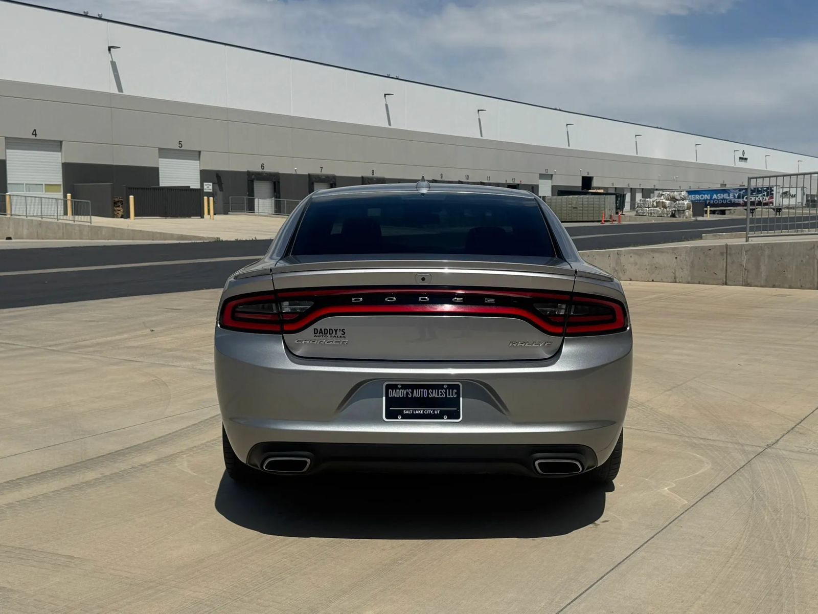 Used 2015 Dodge Charger SXT RWD image 4