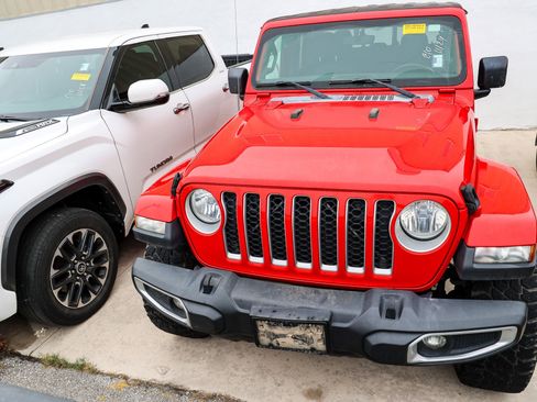 Used 2020 Jeep Gladiator Overland image 4