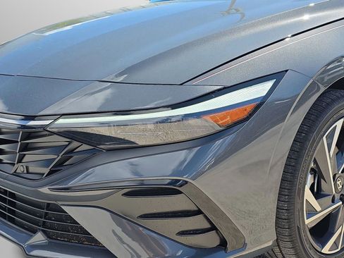 New 2026 Hyundai Elantra Limited FWD image 6
