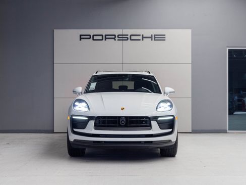 Certified 2026 Porsche Macan AWD/4WD image 10