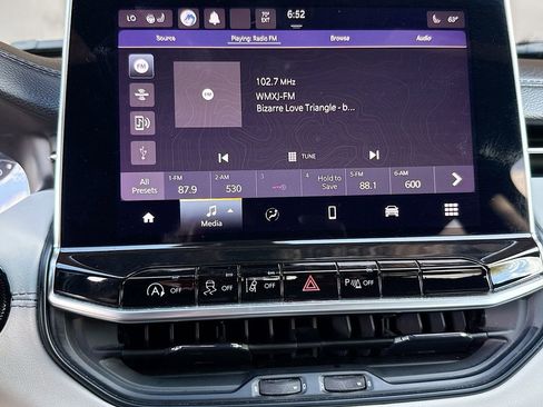 Used 2023 Jeep Compass Limited image 16