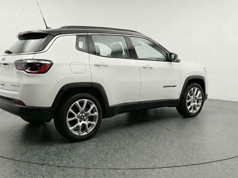 Used 2025 Jeep Compass Limited AWD/4WD image 9
