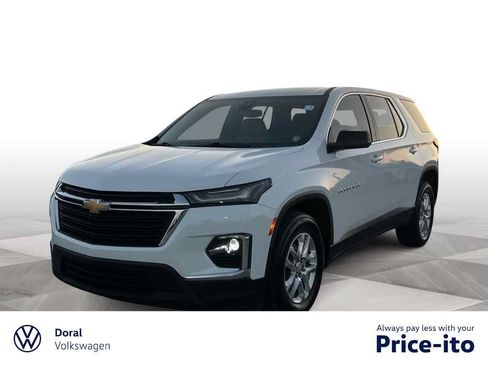 Used 2023 Chevrolet Traverse LS FWD image 1