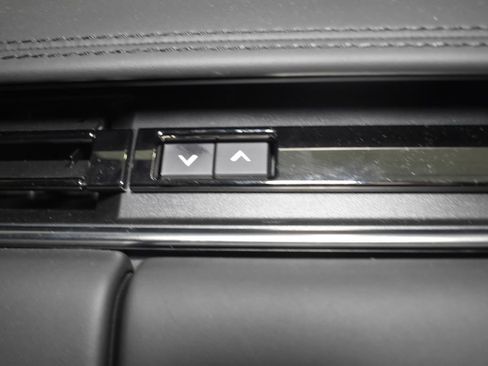 Used 2025 Land Rover Range Rover Autobiography AWD/4WD image 39