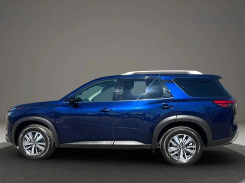 Used 2023 Nissan Pathfinder SL w/ Black Appearance Package AWD/4WD image 8