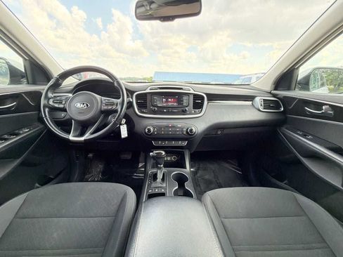 Used 2016 Kia Sorento AWD w/ LX Convenience Package image 12