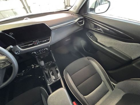 Used 2025 Chevrolet TrailBlazer LT w/ Driver Confidence Package image 36