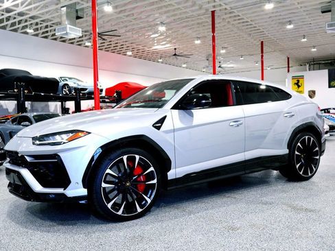 Used 2022 Lamborghini Urus AWD/4WD image 1