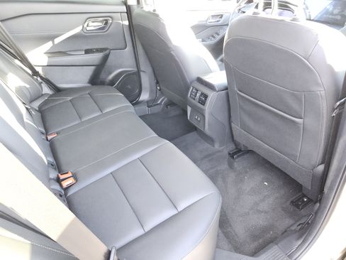 Used 2024 Nissan Rogue SL AWD/4WD image 15