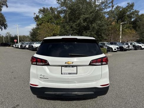 Used 2024 Chevrolet Equinox LT image 3