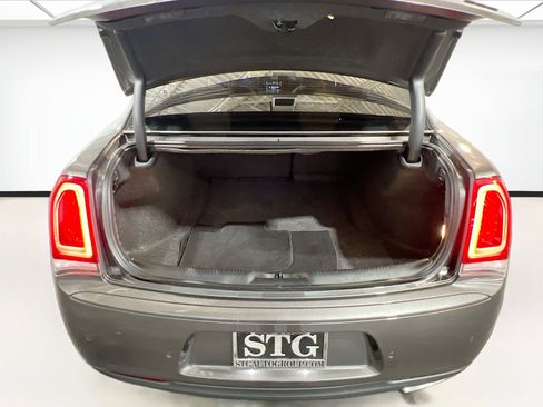 Used 2021 Chrysler 300 Touring L RWD image 18