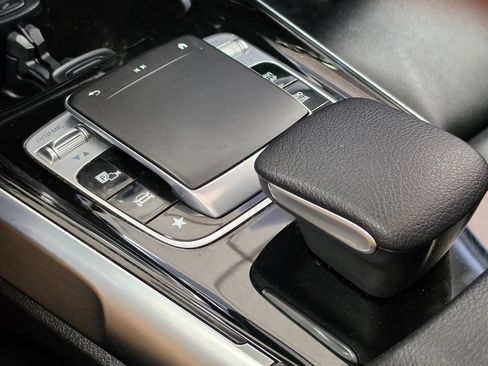Used 2020 Mercedes-Benz GLB 250 4MATIC w/ Premium Package image 41