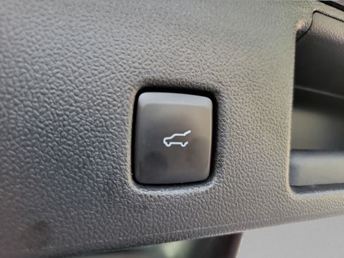 Used 2022 Ford Escape SE w/ SE Sport Appearance Package FWD image 8